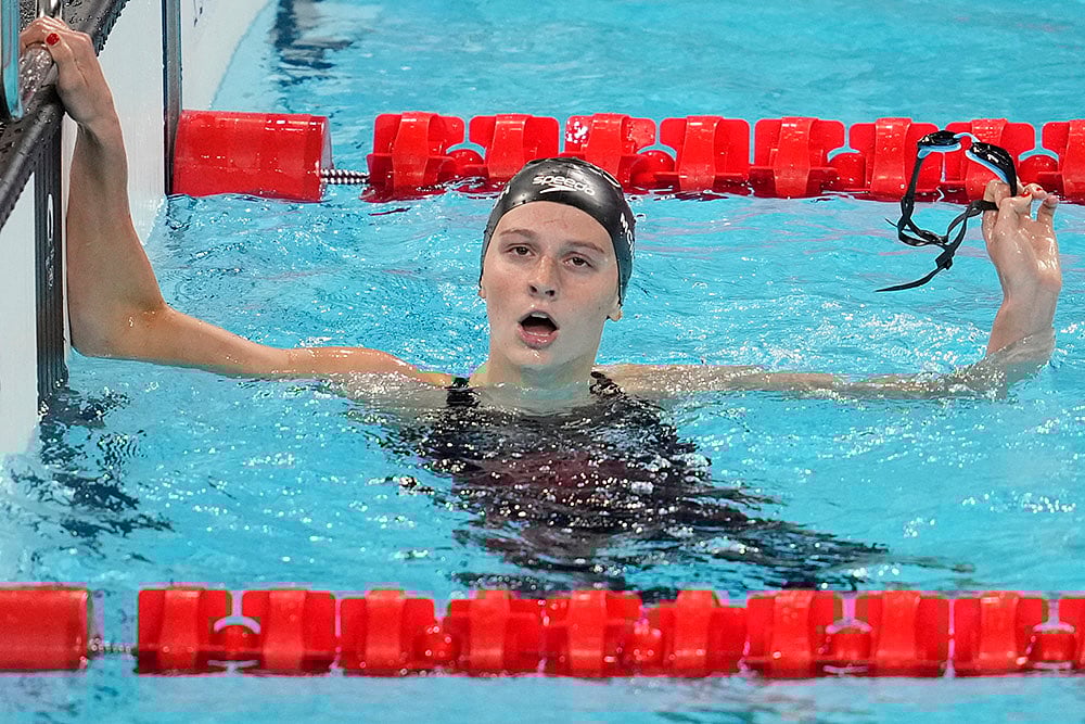 | Photo: AP/Ashley Landis : Summer McIntosh after winning the women's 400-meter individual medley final